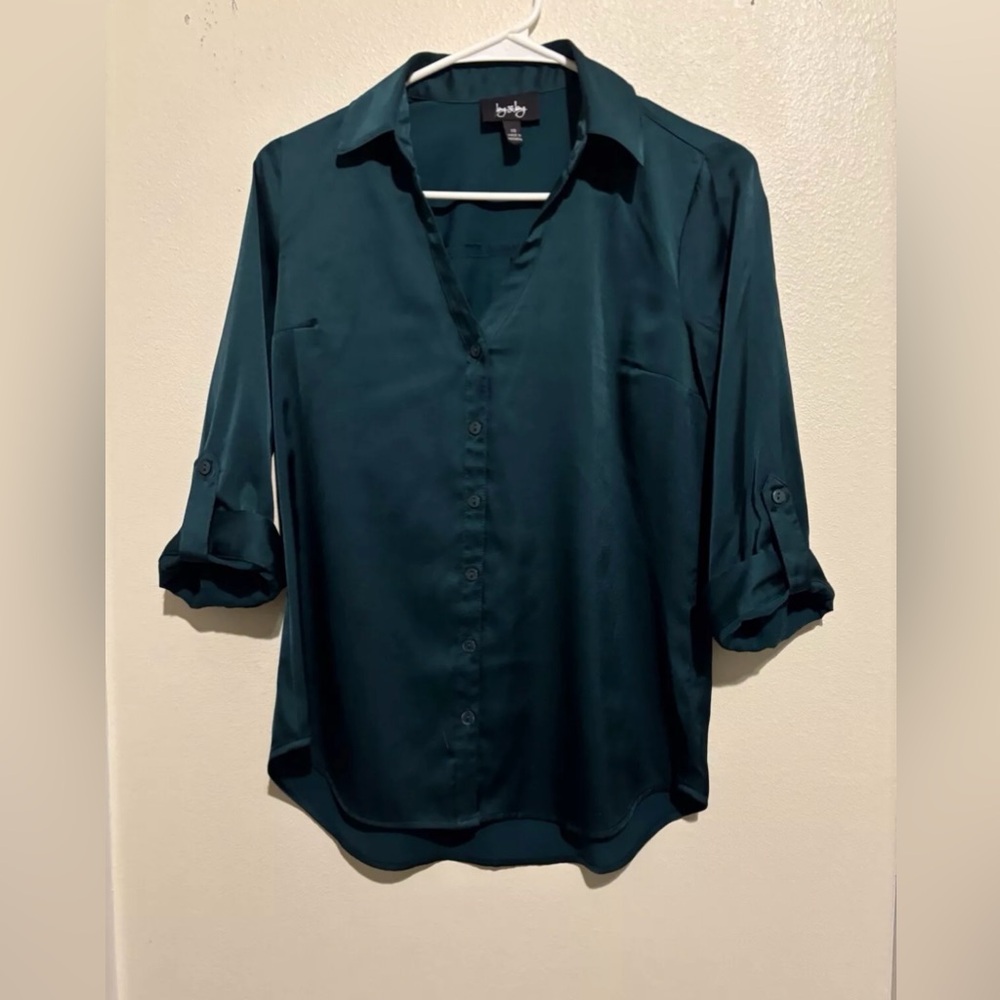 Women’s green button down dress shirt. Size XS